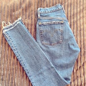 Women’s Levi’s 501 jeans. Size 25x30. Skinny leg.